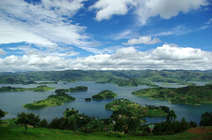 lake bunyonyi